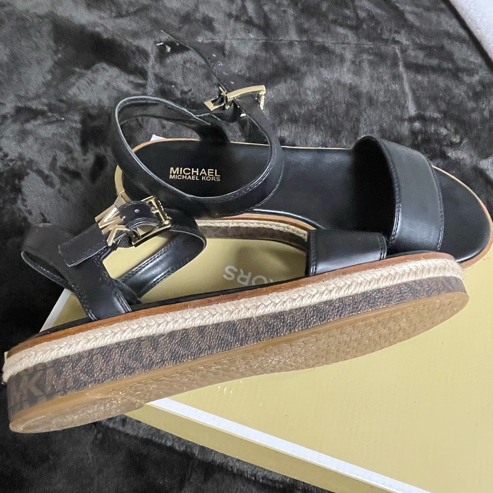 Size 10 mk sandals
